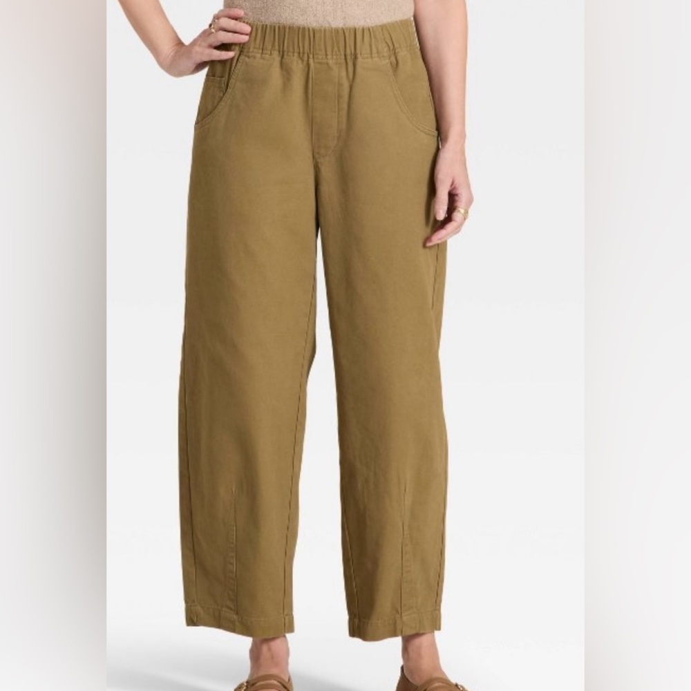 NWT Universal Thread Pull-On Relaxed Fit